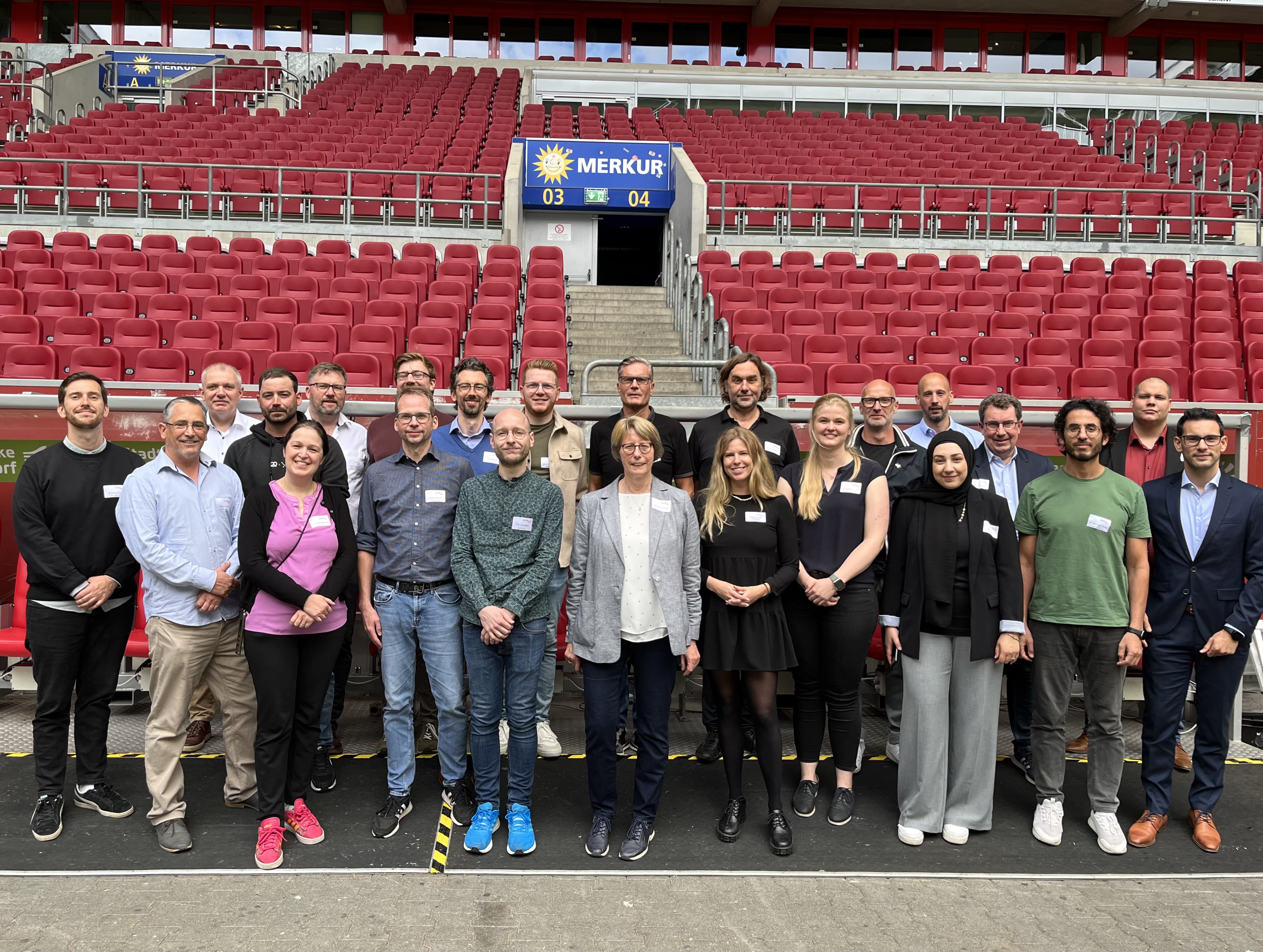 Meilensteintreffen: Erfolgreicher Abschluss der ersten Projekthälfte